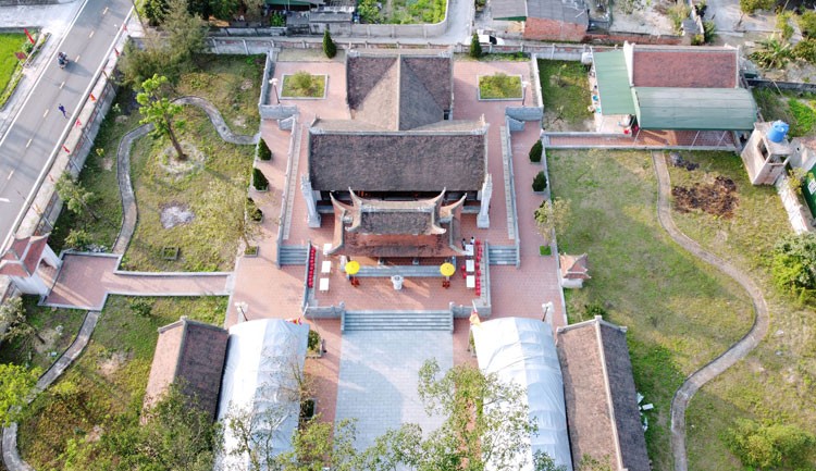 Độc đáo hàng trăm cỗ gà bay rồng, phượng cung tiến ngày giỗ vua Mai Hắc Đế Độc đáo hàng trăm cỗ gà bay rồng, phượng cung tiến ngày giỗ vua Mai Hắc Đế