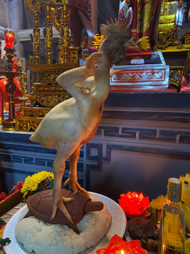 Độc đáo hàng trăm cỗ gà bay rồng, phượng cung tiến ngày giỗ vua Mai Hắc Đế Độc đáo hàng trăm cỗ gà bay rồng, phượng cung tiến ngày giỗ vua Mai Hắc Đế