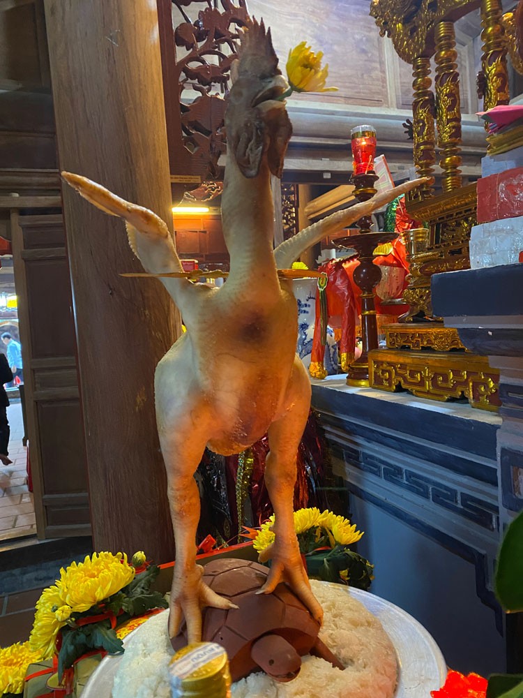 Độc đáo hàng trăm cỗ gà bay rồng, phượng cung tiến ngày giỗ vua Mai Hắc Đế Độc đáo hàng trăm cỗ gà bay rồng, phượng cung tiến ngày giỗ vua Mai Hắc Đế