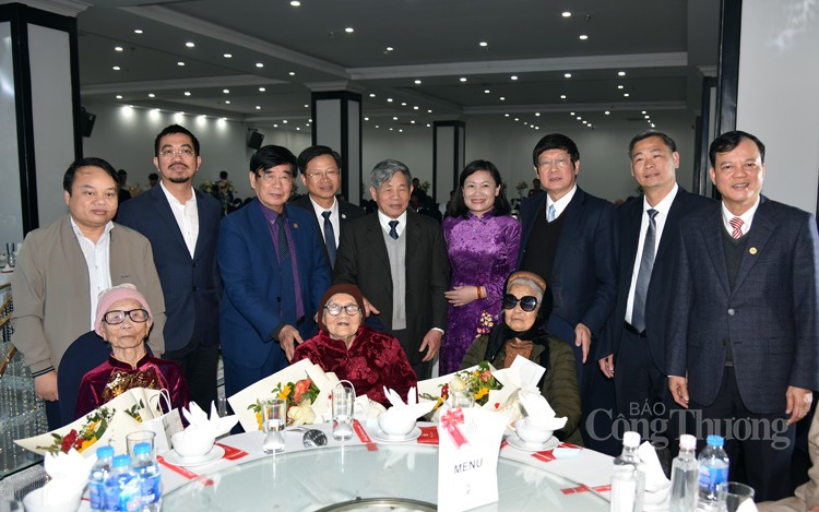 Gặp mặt tri ân Mẹ Việt Nam anh hùng tại Thái Nguyên Gặp mặt tri ân Mẹ Việt Nam anh hùng tại Thái Nguyên