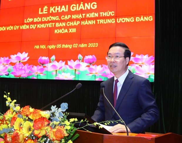 Khai giang Lop boi duong voi Uy vien du khuyet BCH Trung uong Dang hinh anh 2