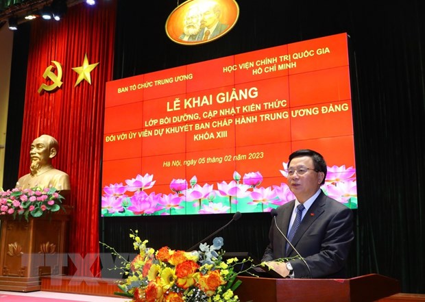 Khai giang Lop boi duong voi Uy vien du khuyet BCH Trung uong Dang hinh anh 3