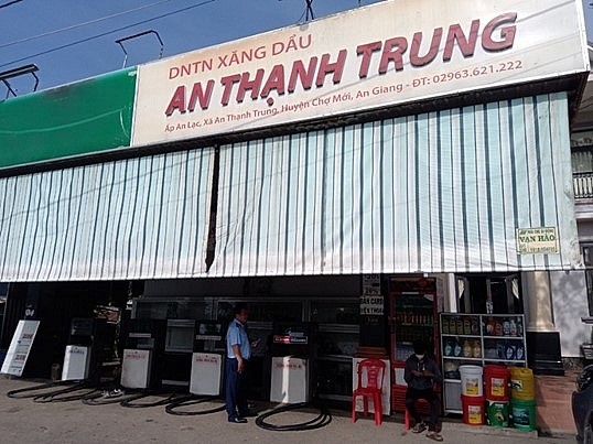 Xử phạt 01 cửa hàng kinh doanh xăng dầu tại An Giang niêm yết giá không đúng quy định