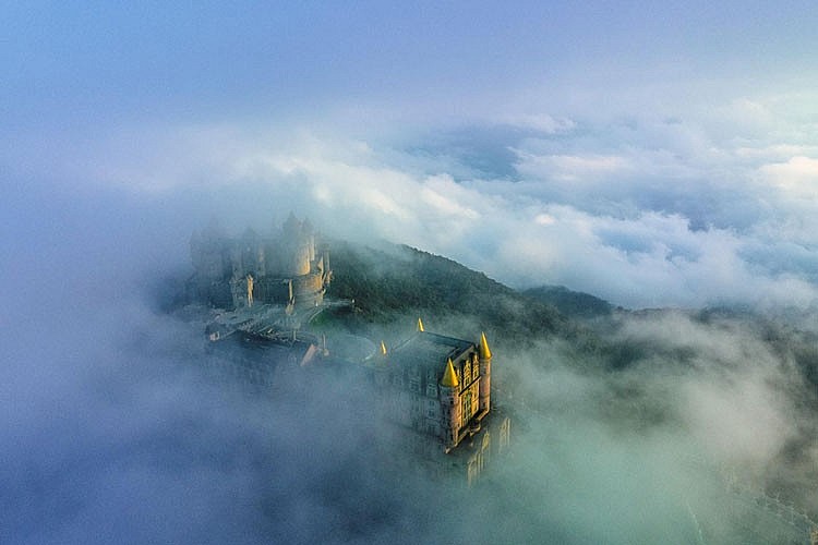 Choáng ngợp với vẻ đẹp siêu thực của biển mây tại Bà Nà