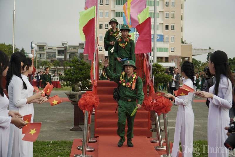 Đà Nẵng: 1.308 thanh niên háo hức lên đường nhập ngũ
