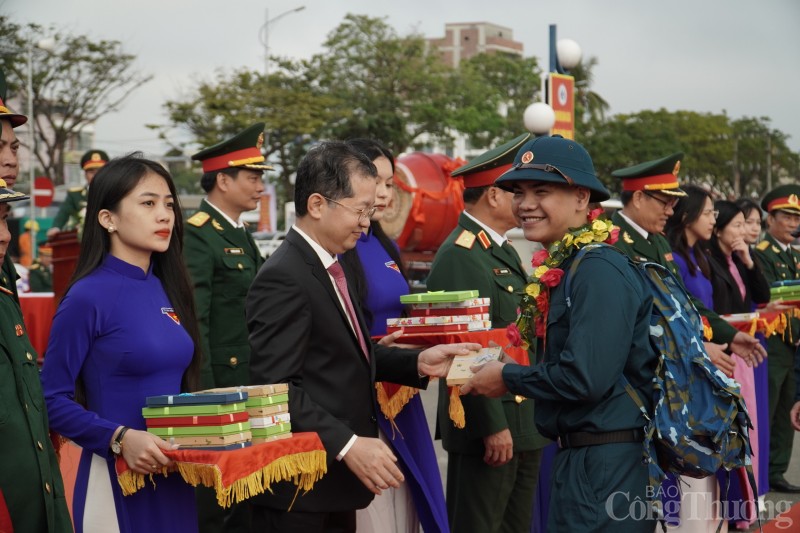 Đà Nẵng: 1.308 thanh niên háo hức lên đường nhập ngũ
