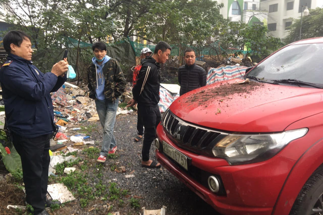 Hà Nội: Xác minh vụ chậu hoa rơi từ tầng cao chung cư xuống ô tô