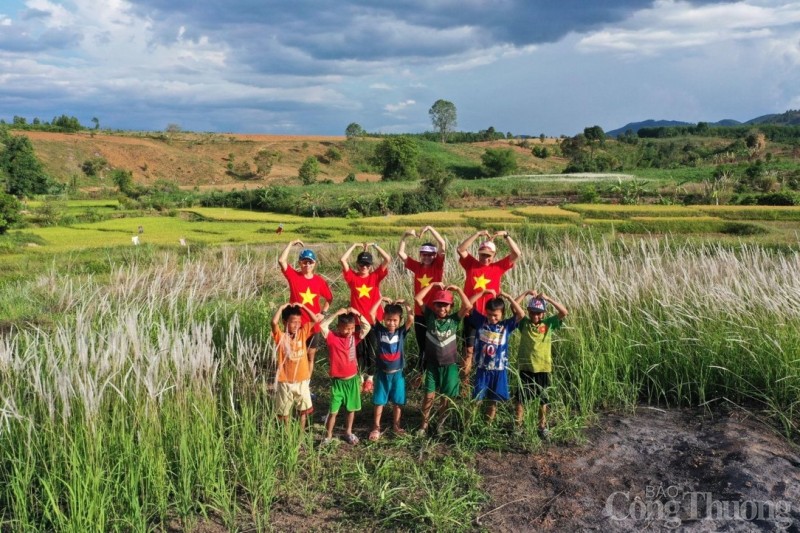 Kon Tum: Giải chạy marathon, bay dù lượn đầy thú vị và thử thách Kon Tum: Giải chạy marathon, bay dù lượn đầy thú vị và thử thách