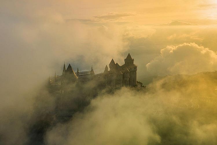 Sun World Ba Na Hills hóa xứ sở cổ tích trong mây. Ảnh: Phạm Phùng