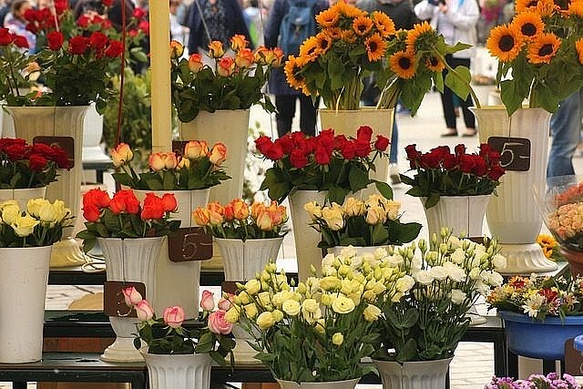 Thị trường quà tặng Valentine: Đa dạng, mua sắm online lên ngôi