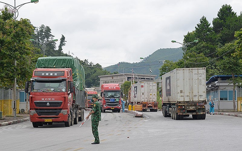 Sôi động hoạt động xuất, nhập khẩu qua biên giới phía bắc