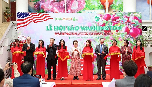 Rộn ràng mua sắm tại Lễ hội táo Washington siêu thị BRGMart 2023