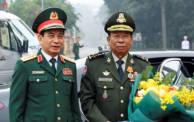 Đại tướng Phan Văn Giang đón Đại tướng Tea Banh. Ảnh: TUẤN HUY Đại tướng Phan Văn Giang đón Đại tướng Tea Banh. Ảnh: TUẤN HUY