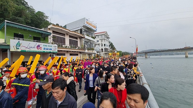 Tỉnh Quảng Ninh: Hàng vạn người tham gia Khai hội Đền Cửa Ông năm 2023 Tỉnh Quảng Ninh: Hàng vạn người tham gia Khai hội Đền Cửa Ông năm 2023
