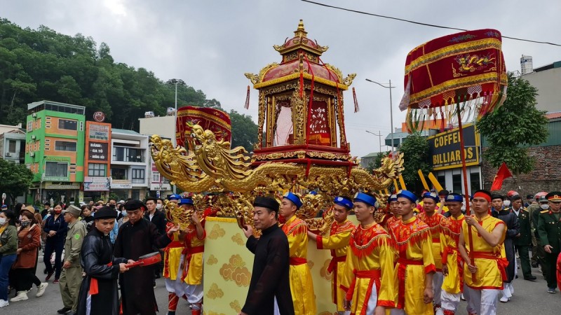 Không khí diễn ra Lễ hội vô cùng trang nghiêm Không khí diễn ra Lễ hội vô cùng trang nghiêm