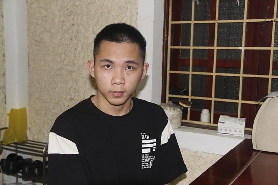 chieu lua dao ban xe may gia re cua nam thanh nien quang nam