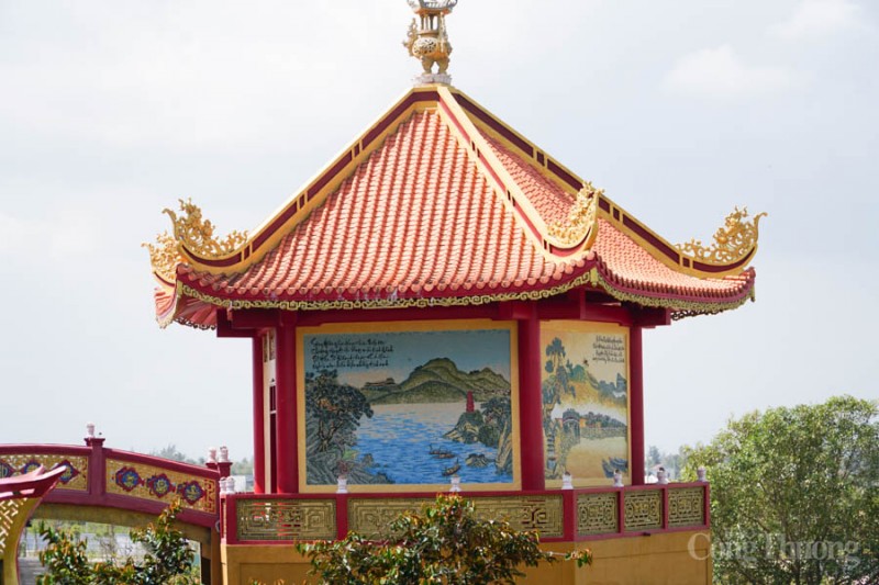Ngắm độc bản 16 bức tranh sứ màu cẩn trên tường tháp tại chùa Quán Thế Âm Ngắm 16 bức tranh sứ màu độc bản cẩn trên tường tháp tại chùa Quán Thế Âm