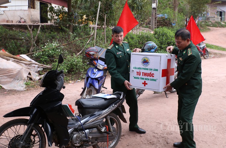 Tự hào những thầy thuốc mang quân hàm xanh miền biên viễn