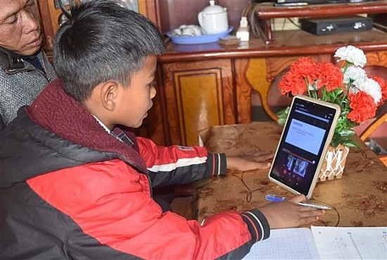 dak nong khan truong hoan thanh chuong trinh song va may tinh cho em