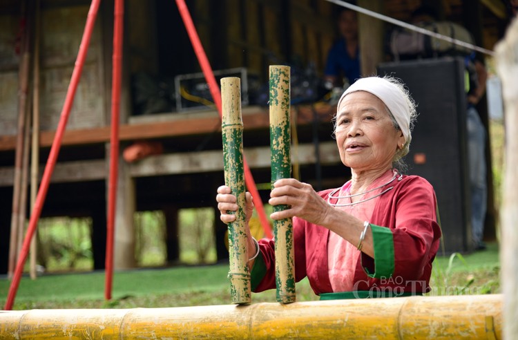 Mộc mạc, bình dị trang phục truyền thống phụ nữ dân tộc Thổ của xứ Thanh