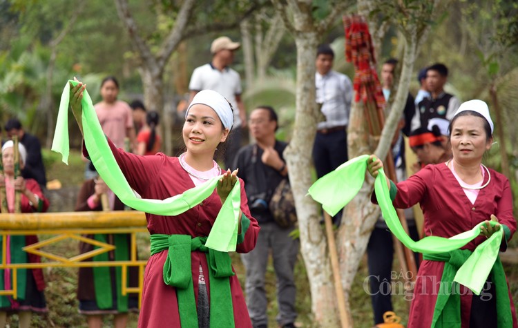 Mộc mạc, bình dị trang phục truyền thống phụ nữ dân tộc Thổ của xứ Thanh