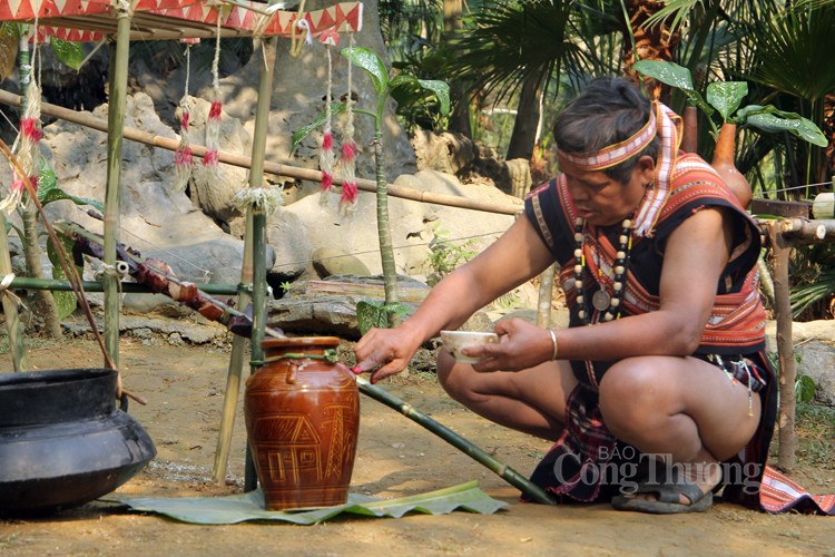Lễ cúng bến nước: Lan toả thông điệp bảo vệ môi trường của dân tộc Ba Na Lễ cúng bến nước: Lan toả thông điệp bảo vệ môi trường của dân tộc Ba Na