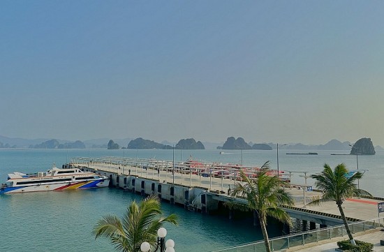 quang ninh van van hanh song song hai cang cai rong va ao tien tai huyen van don