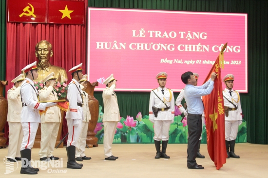 Tặng thưởng Huân chương chiến công của Chủ tịch nước cho tập thể, cá nhân thực hiện chuyên án 920G