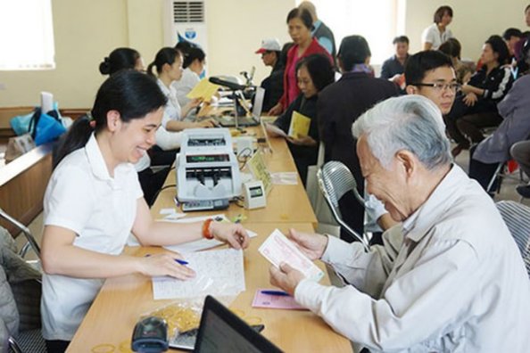 Đề xuất giảm số năm đóng BHXH tối thiểu để được hưởng chế độ hưu trí   - Ảnh 1.