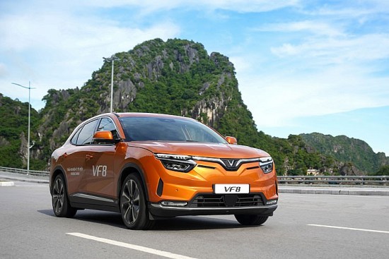 chu tich tap doan vingroup thanh lap cong ty cho thue xe va taxi dien vinfast