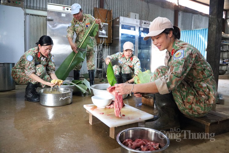 Những bông hồng xanh tỏa hương sắc trên vùng đất Abyei