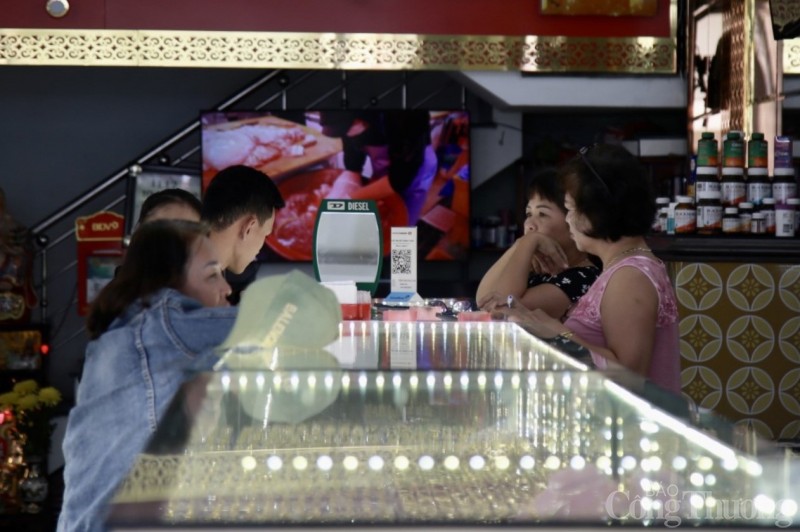 Đà Nẵng nhộn nhịp thị trường quà tặng dịp lễ 8/3 Đà Nẵng nhộn nhịp thị trường quà tặng dịp lễ 8/3