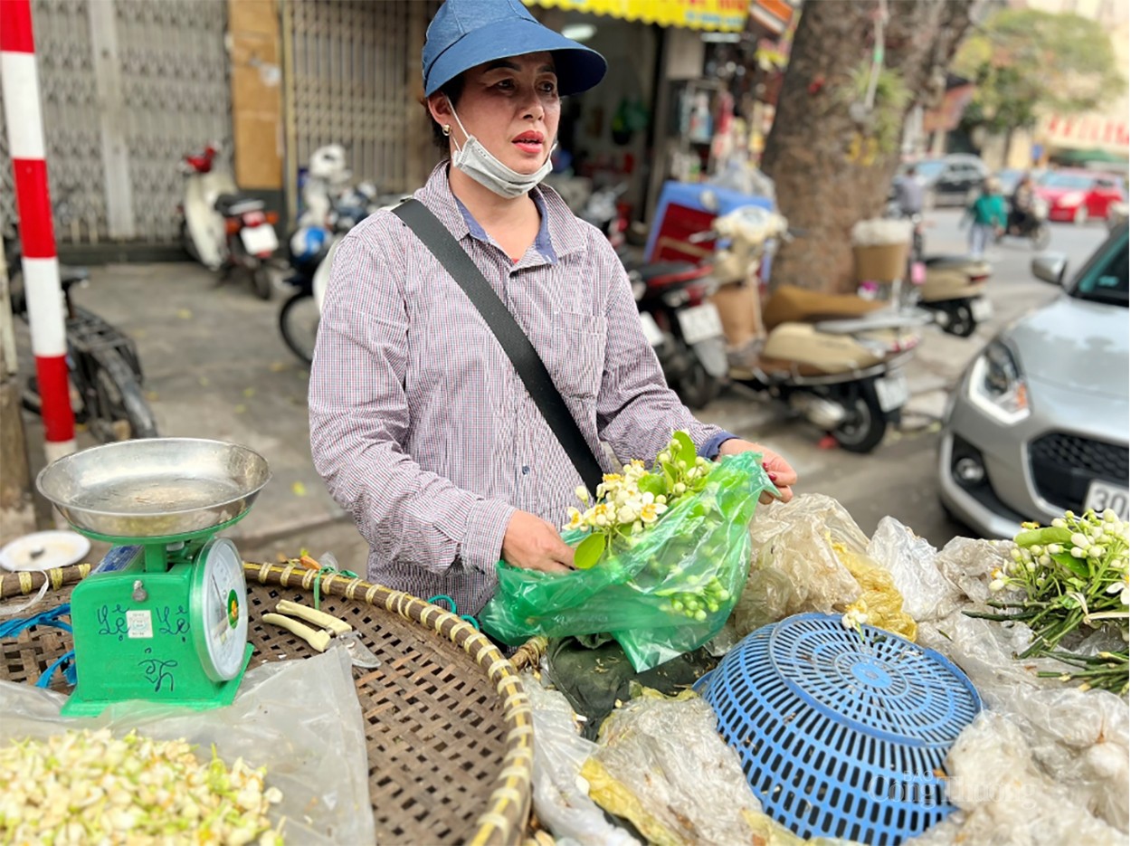 Hương bưởi đầu mùa “xao long” người Hà Nội Hương bưởi đầu mùa “xao lòng” người Hà Nội