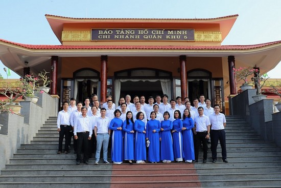 dang bo cong ty thuy dien song bung tham quan bao tang ho chi minh chi nhanh quan khu v
