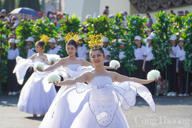 hang nghin du khach tham du le hoi duong pho buon ma thuot 2023
