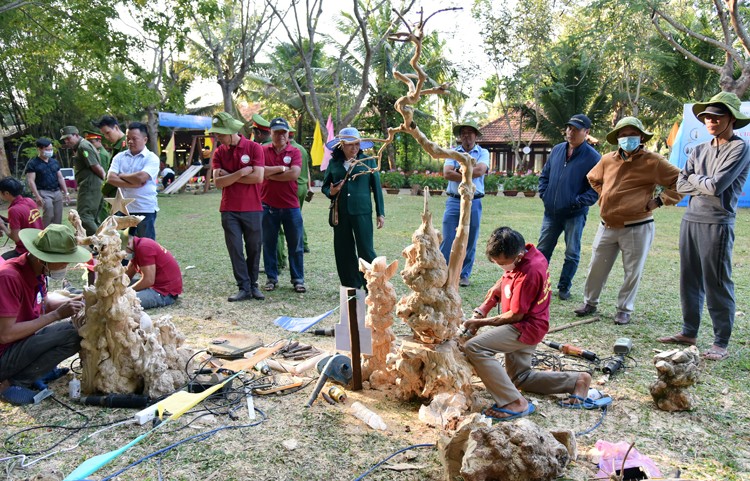 Mãn nhãn hội thi chế tác sản phẩm mỹ nghệ từ cây cà phê