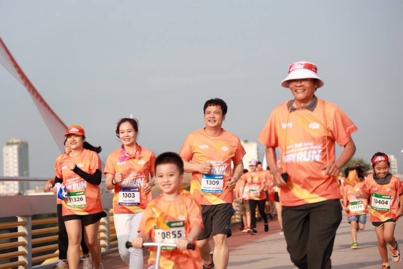 3.500 người tham gia giải chạy Happy Run gây quỹ cho trẻ em nghèo