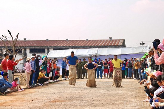 krong pac ruc ro sac mau van hoa chao le hoi ca phe