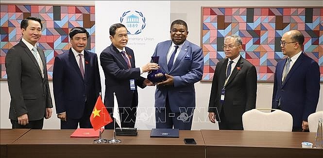 Phó Chủ tịch Thường trực Quốc hội Trần Thanh Mẫn tiếp Tổng Thư ký IPU Martin Chungong bên lề Đại hội đồng IPU-146.
