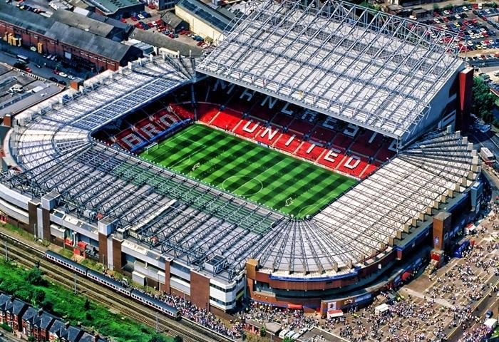 VIDEO: Cảnh kinh hoàng trong nhà vệ sinh tại sân Old Trafford của Man United