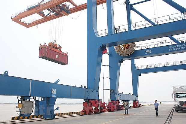 Xuất khẩu tăng trưởng ngoạn mục sau khi Việt Nam bước vào giai đoạn bình thường mới hậu COVID.