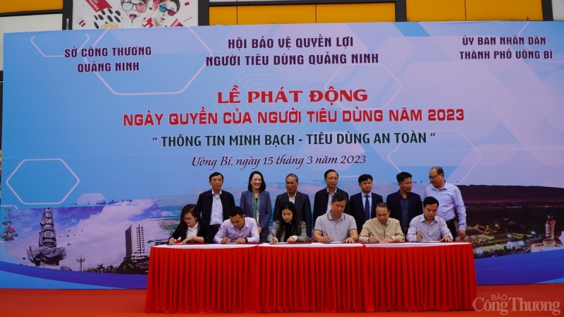 Các doanh nghiệp ký cam kết “ Doanh nghiệp vì người tiêu dùng”