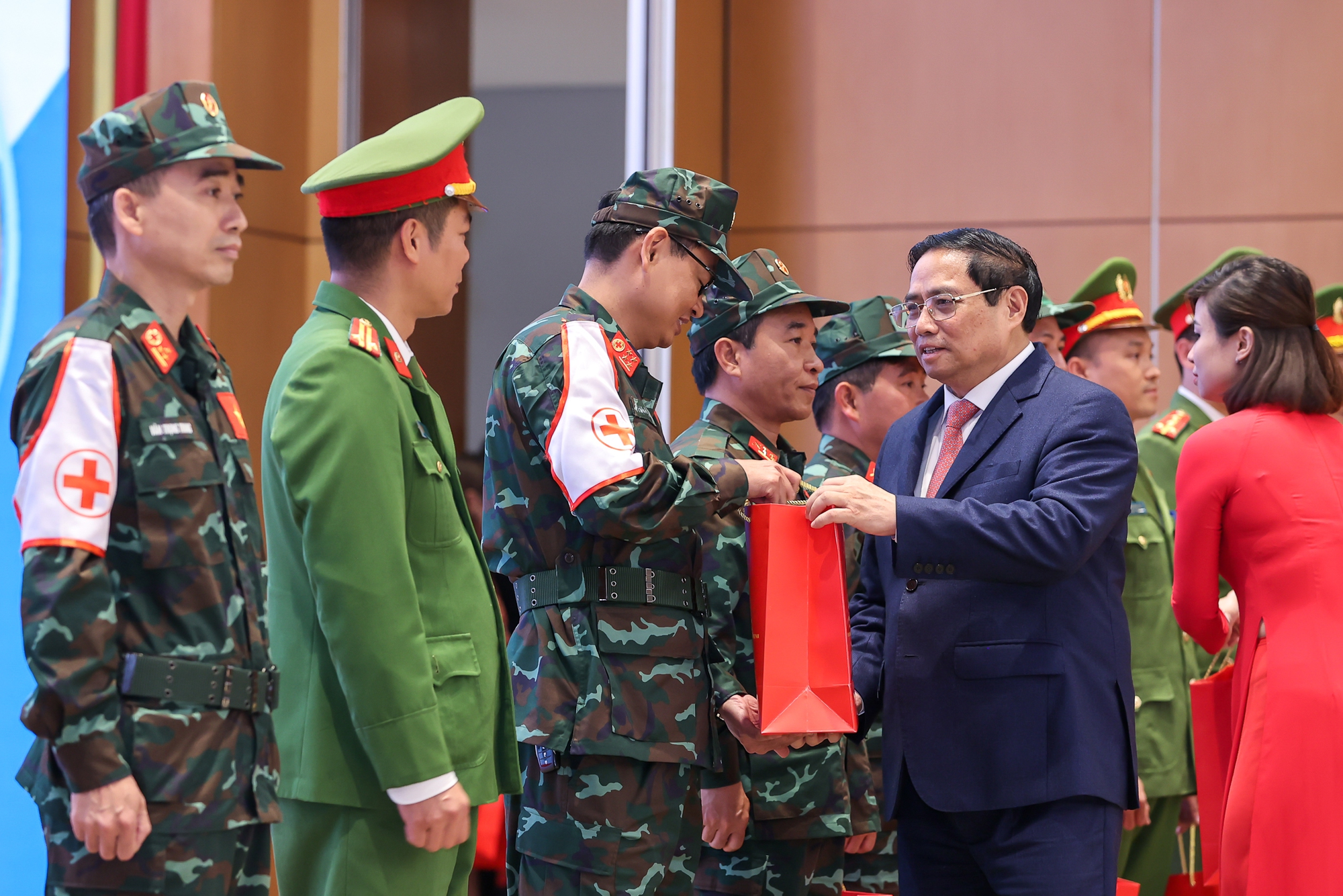 Khẳng định một Việt Nam nghĩa tình, trách nhiệm, đoàn kết quốc tế cao cả - Ảnh 8.