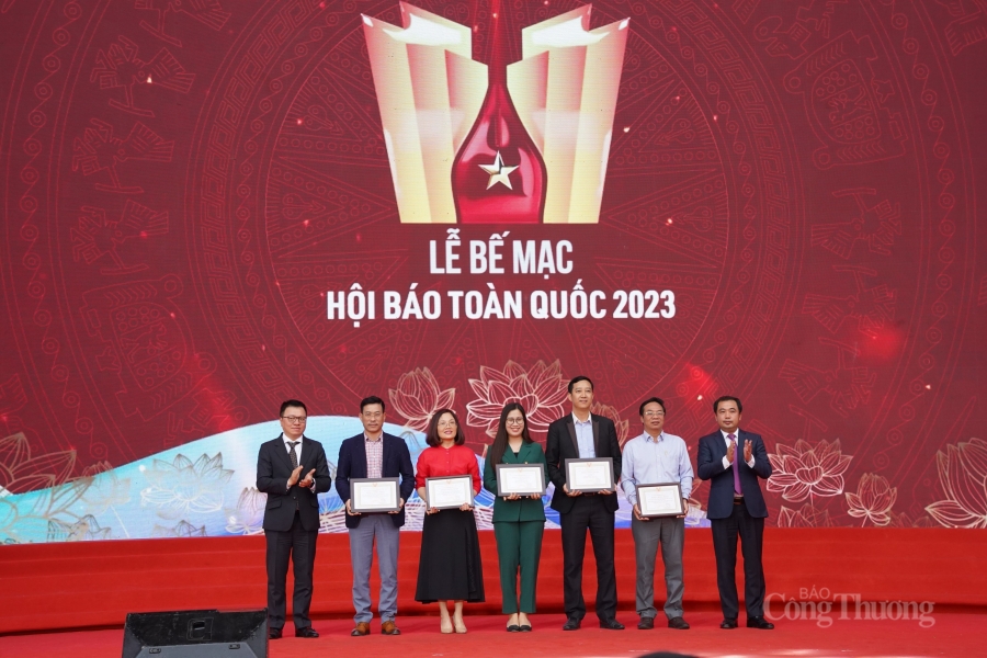 Bế mạc Hội báo toàn quốc năm 2023: Báo Công Thương giành giải C – Bìa báo Tết ấn tượng