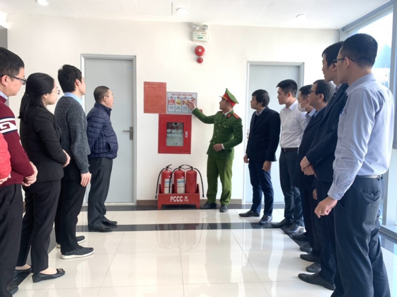 Công an TP Uông Bí (tỉnh Quảng Ninh) kiểm tra và hướng dẫn cơ sở thực hiện quy định về phòng cháy chữa cháy