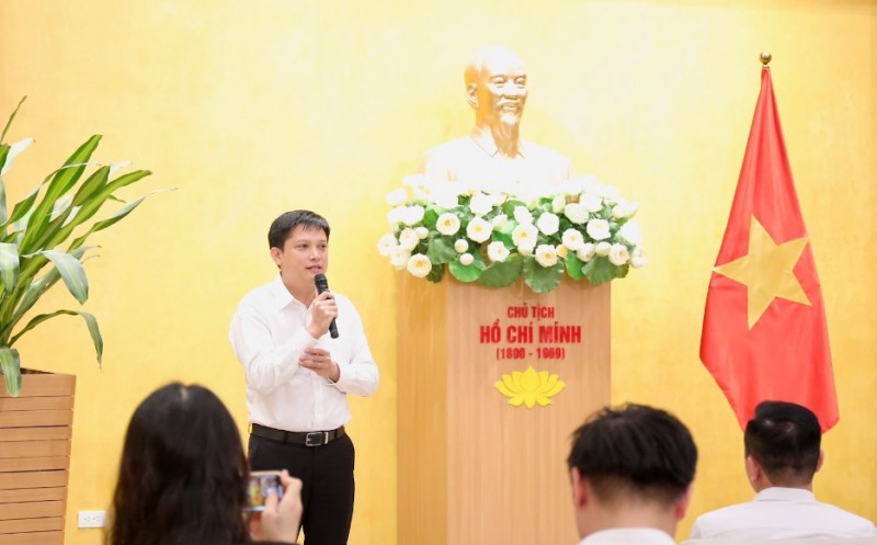 Đoàn thanh niên Cục Thương mại điện tử và Kinh tế số thấm nhuần vẻ vang ngành Công Thương