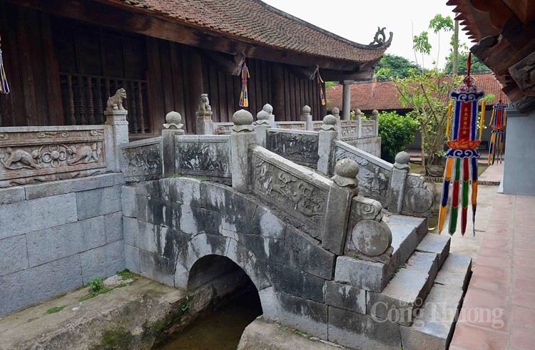 Chùa Bút Tháp, kiệt tác nghệ thuật điêu khắc trên đá và gỗ Chùa Bút Tháp, kiệt tác nghệ thuật điêu khắc trên đá và gỗ