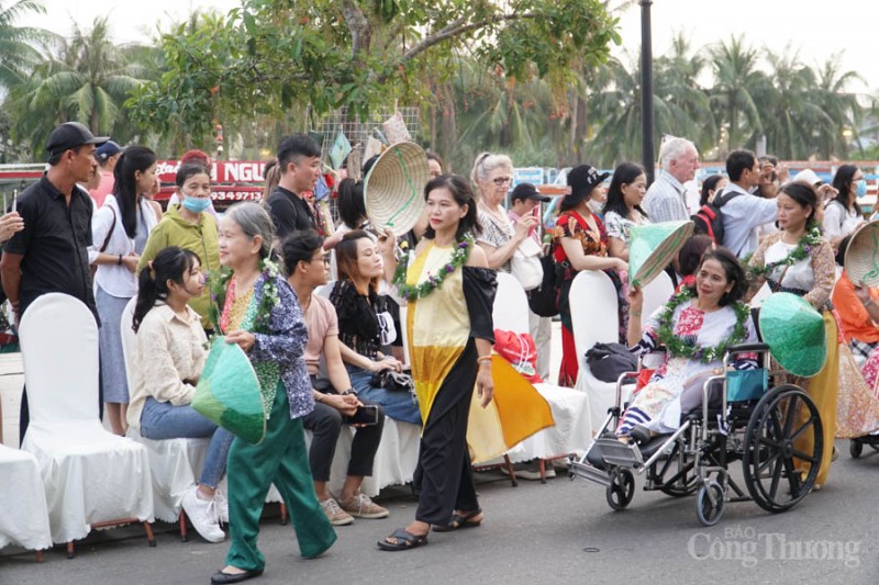 Show thời trang “Một giờ Trái đất đặc biệt tại Hội An”