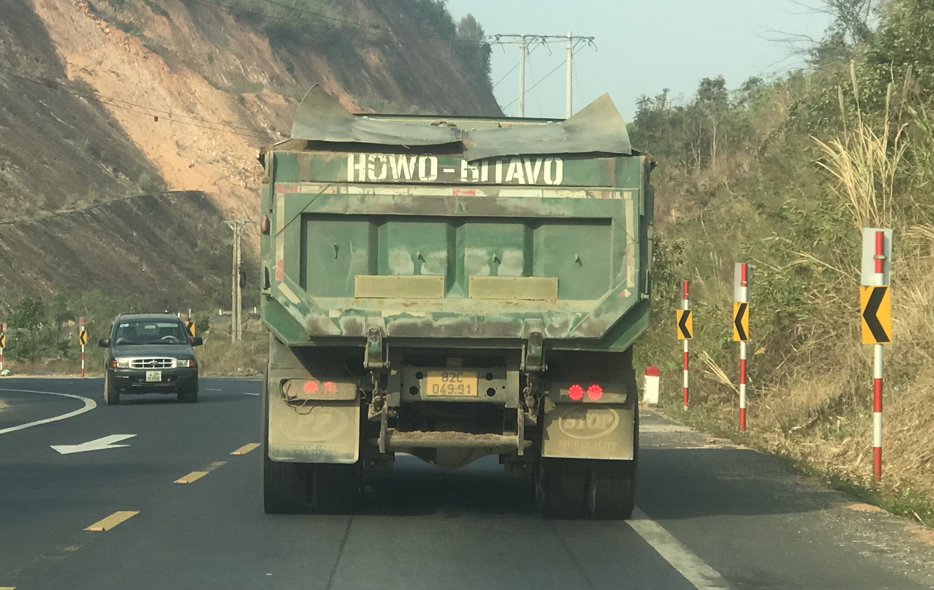Tây Nguyên: Xe quá tải, quá khổ tràn lan