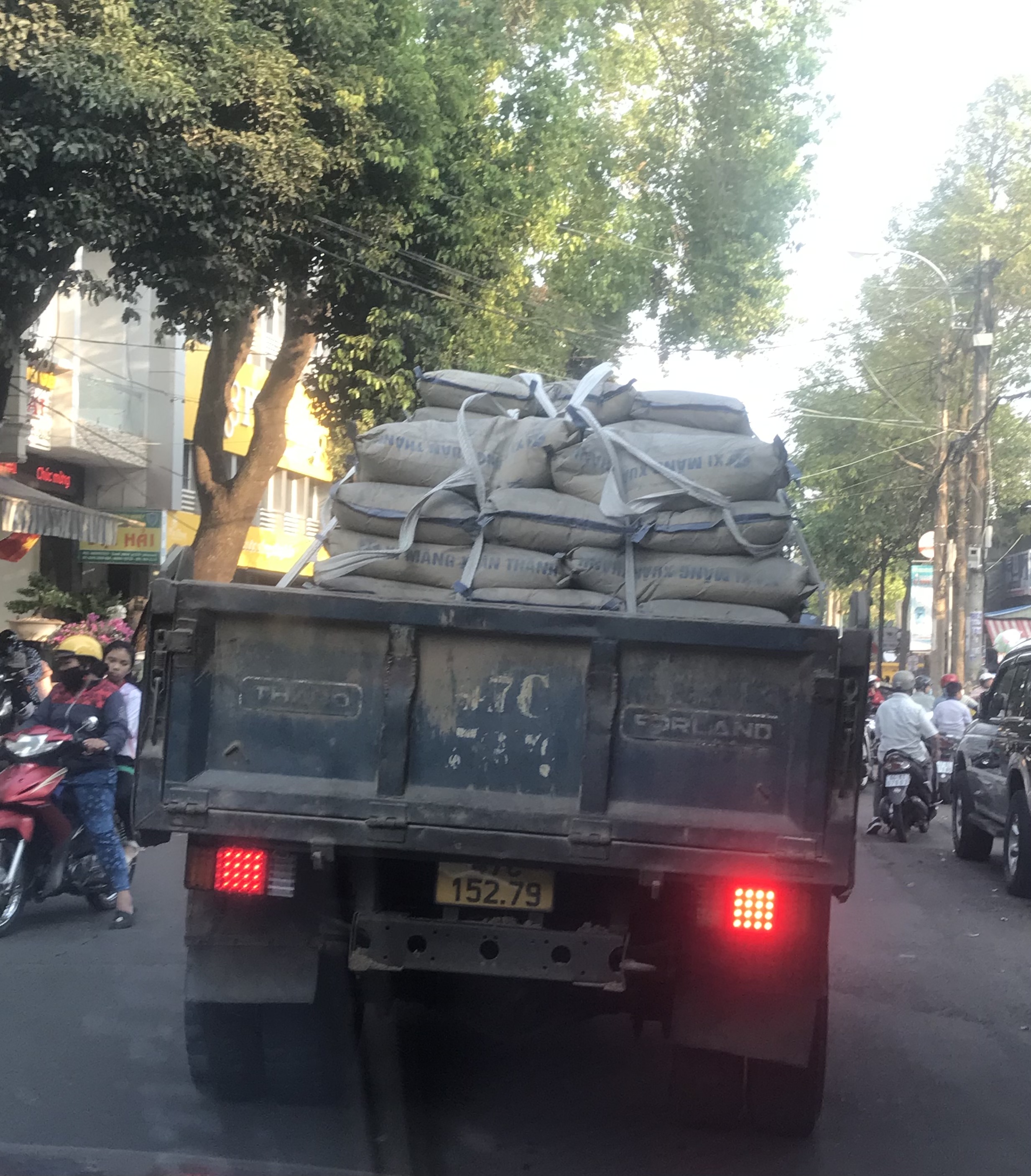 Tây Nguyên: Xe quá tải, quá khổ tràn lan